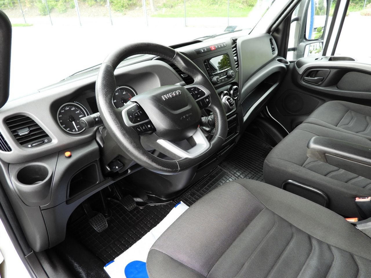 IVECO DAILY 72C18 TARPAULIN LIFT 14 PALLETS WEBASTO CRUISE CONTROL LED LIGHTS TWIN WHEELS AIR CONDITIONING 180HP - Plane LKW: das Bild 2 IVECO DAILY 72C18 TARPAULIN LIFT 14 PALLETS WEBASTO CRUISE CONTROL LED LIGHTS TWIN WHEELS AIR CONDITIONING 180HP - Plane LKW: das Bild 2