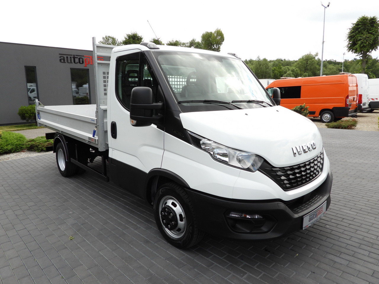 IVECO DAILY CRUISE CONTROL TWIN WHEELS AIR CONDITIONING 140HP - Kipper Transporter: das Bild 4 IVECO DAILY CRUISE CONTROL TWIN WHEELS AIR CONDITIONING 140HP - Kipper Transporter: das Bild 4