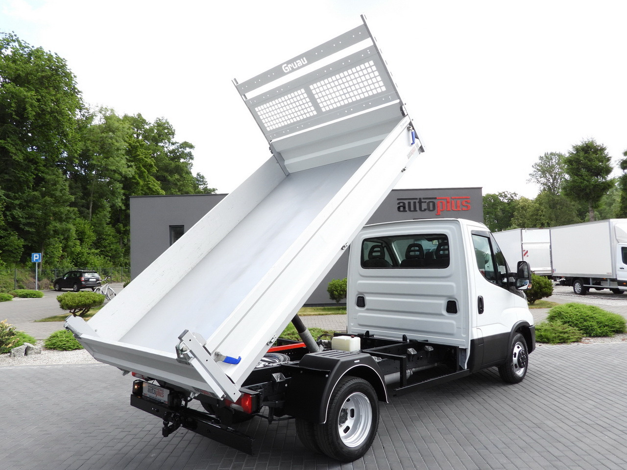 IVECO DAILY CRUISE CONTROL TWIN WHEELS AIR CONDITIONING 140HP - Kipper Transporter: das Bild 3 IVECO DAILY CRUISE CONTROL TWIN WHEELS AIR CONDITIONING 140HP - Kipper Transporter: das Bild 3