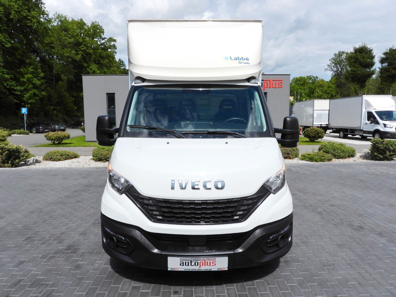 Iveco DAILY 35C16 KOFFER AUFZUG 8 PALETTEN TEMPOMAT Iveco DAILY 35C16 KOFFER AUFZUG 8 PALETTEN TEMPOMAT - Koffer Transporter: das Bild 5 Iveco DAILY 35C16 KOFFER AUFZUG 8 PALETTEN TEMPOMAT Iveco DAILY 35C16 KOFFER AUFZUG 8 PALETTEN TEMPOMAT - Koffer Transporter: das Bild 5