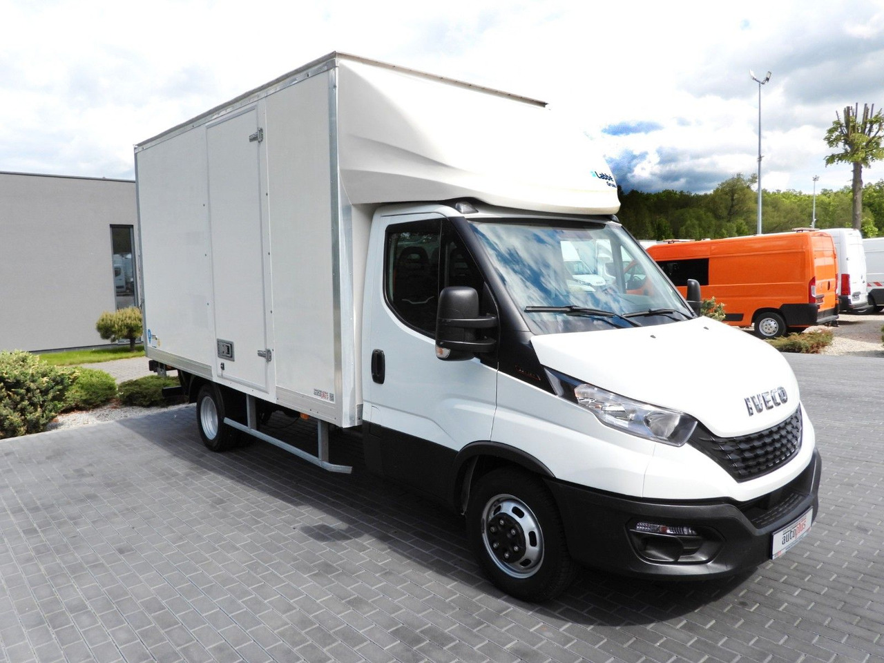 Iveco DAILY 35C16 KOFFER AUFZUG 8 PALETTEN TEMPOMAT Iveco DAILY 35C16 KOFFER AUFZUG 8 PALETTEN TEMPOMAT - Koffer Transporter: das Bild 4 Iveco DAILY 35C16 KOFFER AUFZUG 8 PALETTEN TEMPOMAT Iveco DAILY 35C16 KOFFER AUFZUG 8 PALETTEN TEMPOMAT - Koffer Transporter: das Bild 4