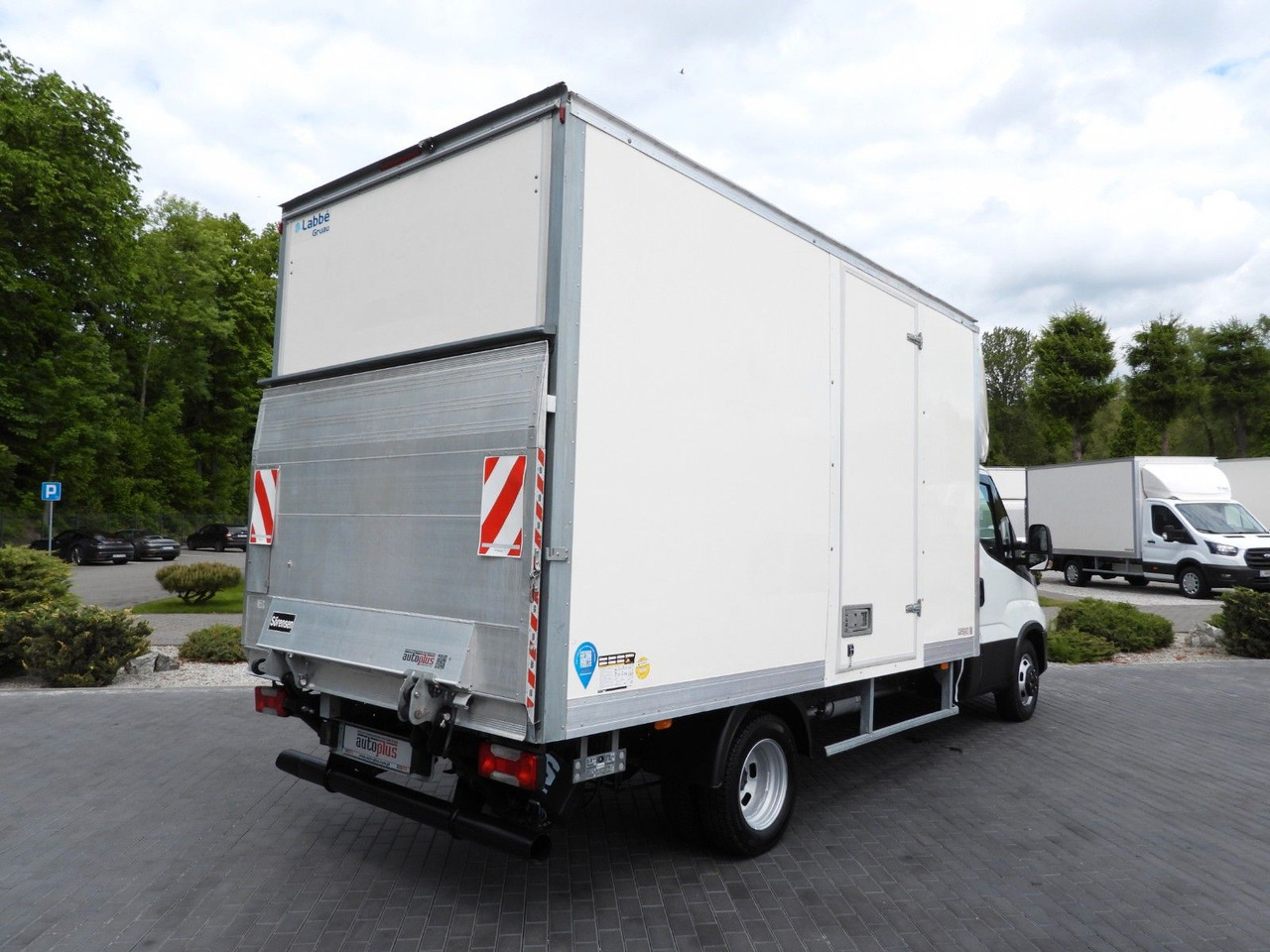 Iveco DAILY 35C16 KOFFER AUFZUG 8 PALETTEN TEMPOMAT Iveco DAILY 35C16 KOFFER AUFZUG 8 PALETTEN TEMPOMAT - Koffer Transporter: das Bild 3 Iveco DAILY 35C16 KOFFER AUFZUG 8 PALETTEN TEMPOMAT Iveco DAILY 35C16 KOFFER AUFZUG 8 PALETTEN TEMPOMAT - Koffer Transporter: das Bild 3