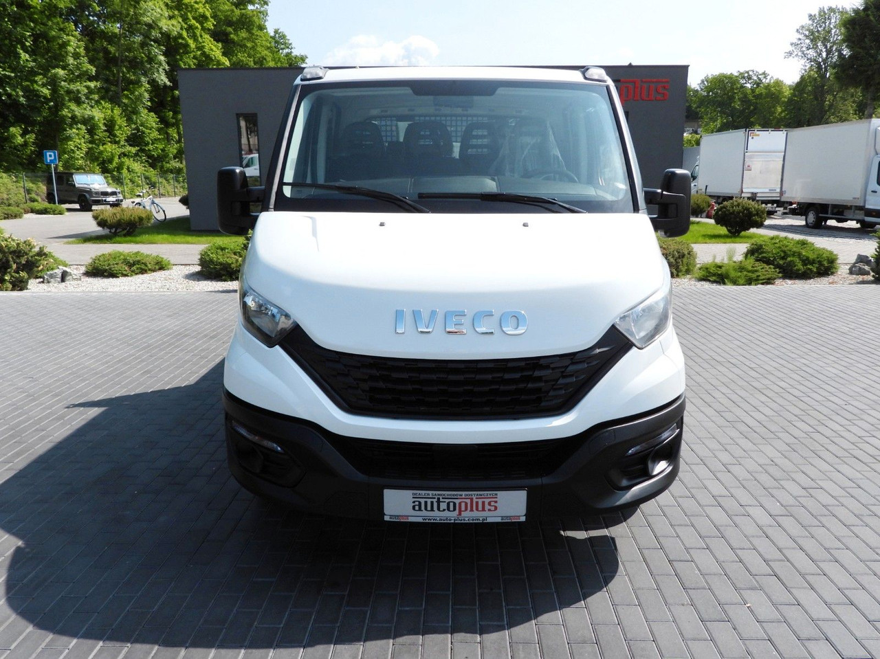 Iveco DAILY 35S12 PRITSCHE DOPPELKABINE DOKA 7 SITZE - Pritsche Transporter, Transporter mit Doppelkabine: das Bild 5 Iveco DAILY 35S12 PRITSCHE DOPPELKABINE DOKA 7 SITZE - Pritsche Transporter, Transporter mit Doppelkabine: das Bild 5