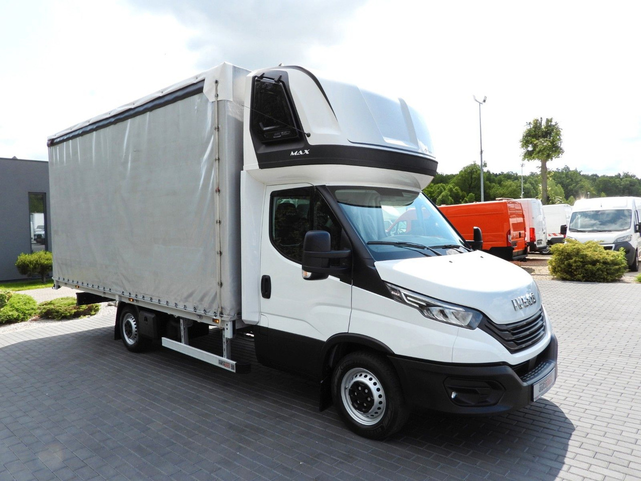 Iveco DAILY 35S18 PRITSCHE PLANE 10 PALETTEN TEMPOMAT - Planen Transporter: das Bild 4 Iveco DAILY 35S18 PRITSCHE PLANE 10 PALETTEN TEMPOMAT - Planen Transporter: das Bild 4