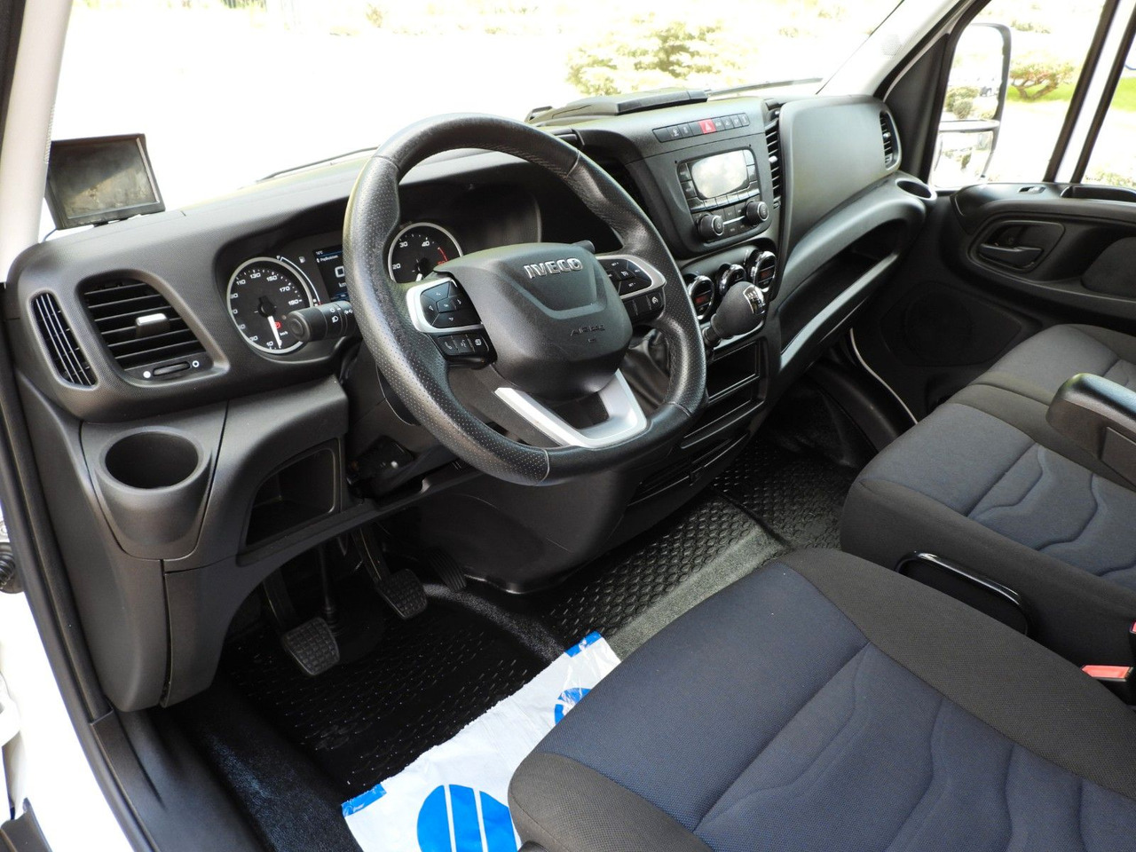 Iveco DAILY 35S18 PRITSCHE PLANE AUFZUG 8 PALETTEN - Planen Transporter: das Bild 2 Iveco DAILY 35S18 PRITSCHE PLANE AUFZUG 8 PALETTEN - Planen Transporter: das Bild 2