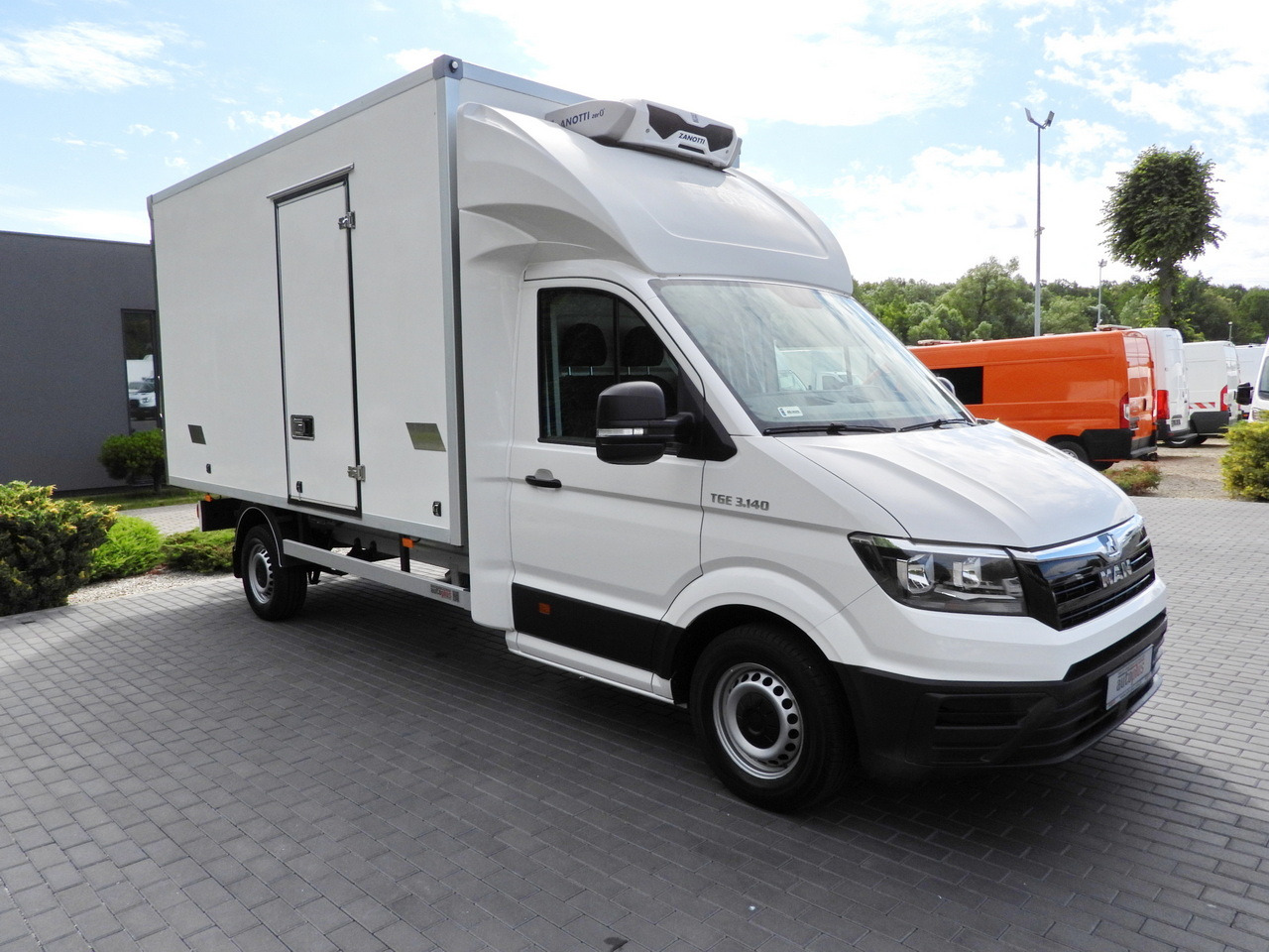 MAN TGE 3.140 REGRIGERATOR BOX -1*C 8 PALLETS HEATING FUNCTION CRUISE CONTROL PNEUMATICS AIR CONDITIONING 140HP - Kühltransporter: das Bild 4 MAN TGE 3.140 REGRIGERATOR BOX -1*C 8 PALLETS HEATING FUNCTION CRUISE CONTROL PNEUMATICS AIR CONDITIONING 140HP - Kühltransporter: das Bild 4
