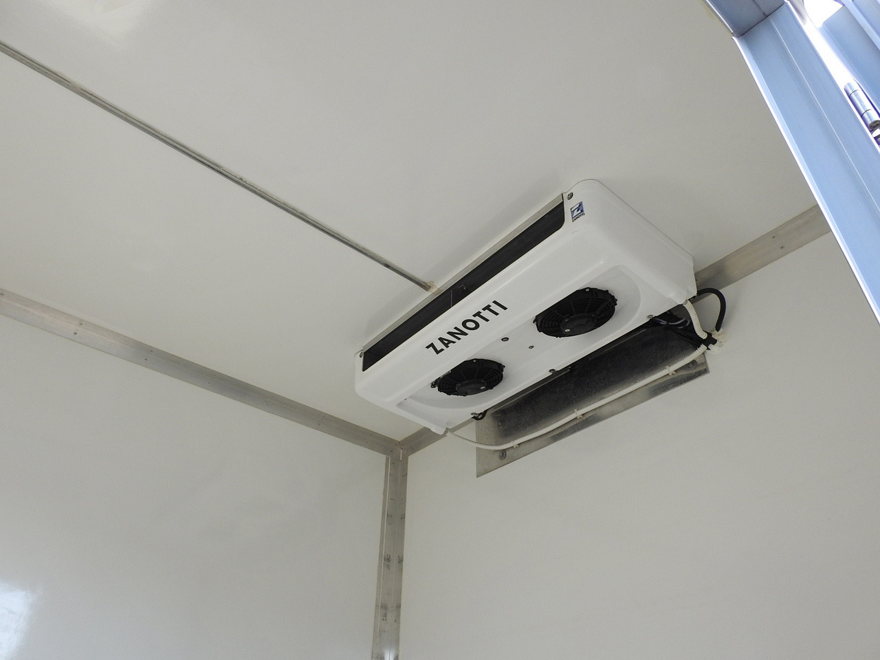 Kühltransporter MAN TGE 3.180 REGRIGERATOR BOX -5*C 8 PALLETS HEATING FUNCTION CRUISE CONTROL PNEUMATICS AIR CONDITIONING  180HP: das Bild 22