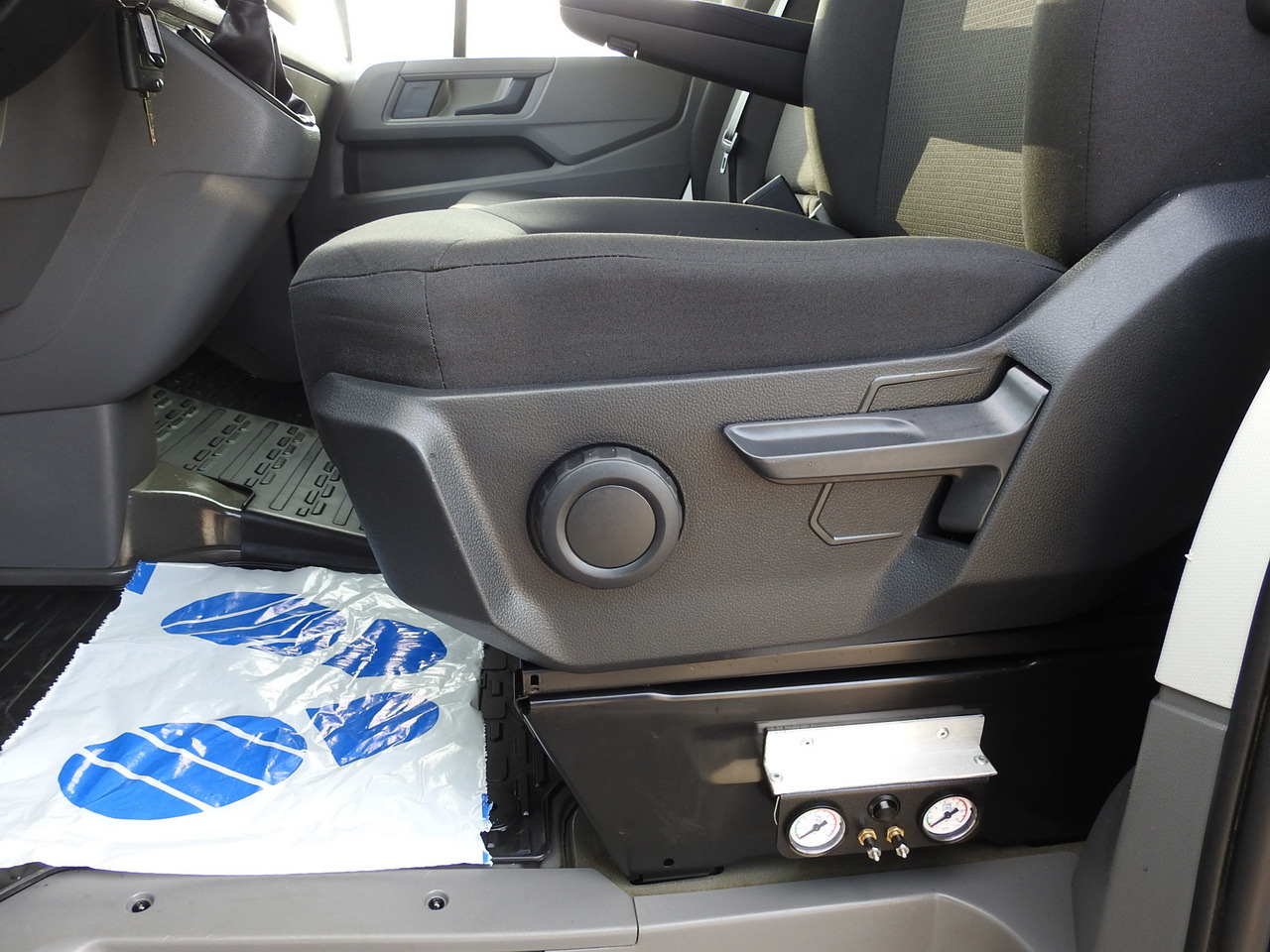 Kühltransporter MAN TGE 3.180 REGRIGERATOR BOX -5*C 8 PALLETS HEATING FUNCTION CRUISE CONTROL PNEUMATICS AIR CONDITIONING  180HP: das Bild 29