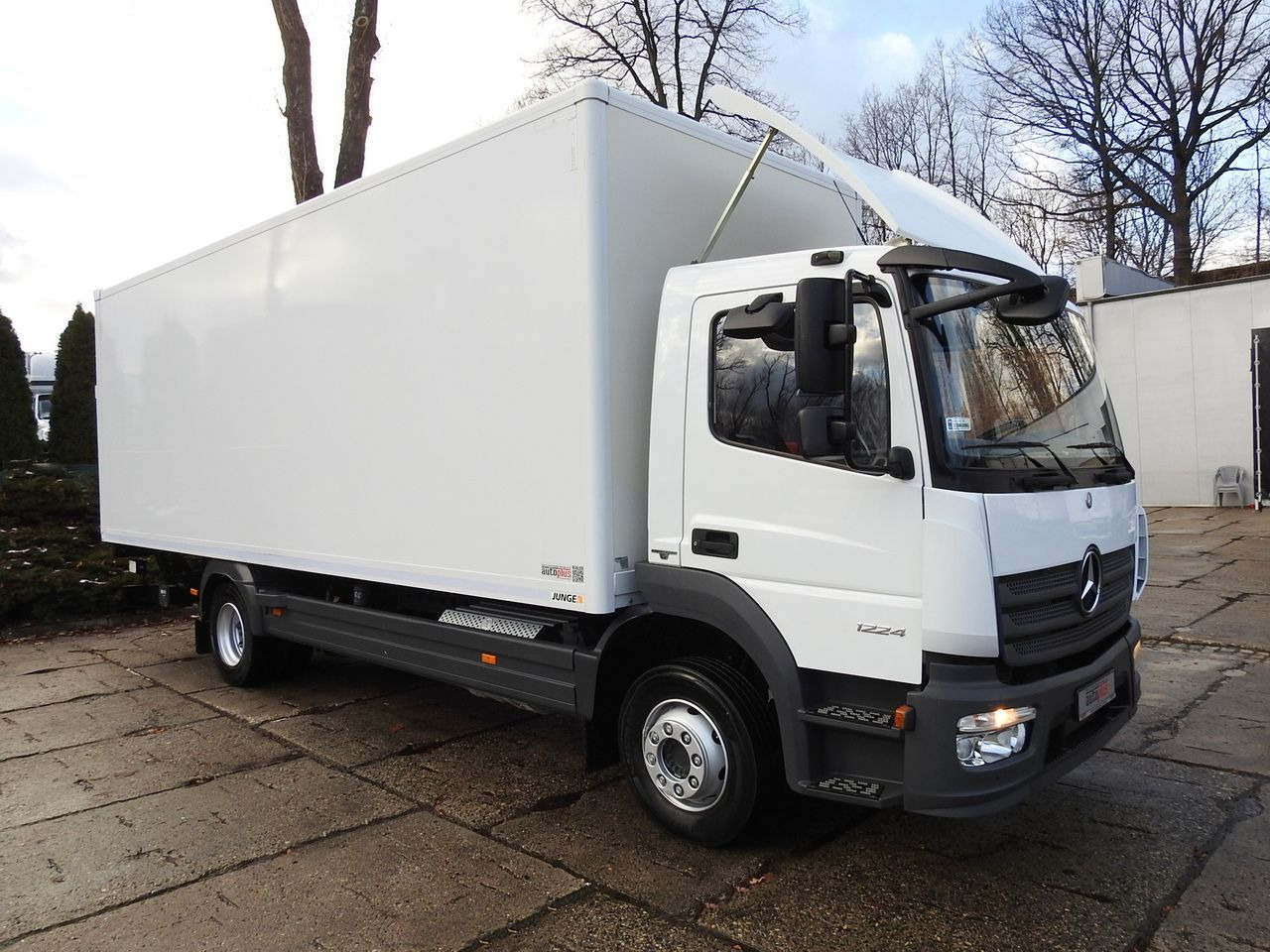 MERCEDES ATEGO 12.24 BOX LIFT 18 PALLETS CRUISE CONTROL AUTOMATIC TRANSMISSION TWIN WHEELS AIR CONDITIONING 240HP - Koffer LKW: das Bild 4 MERCEDES ATEGO 12.24 BOX LIFT 18 PALLETS CRUISE CONTROL AUTOMATIC TRANSMISSION TWIN WHEELS AIR CONDITIONING 240HP - Koffer LKW: das Bild 4