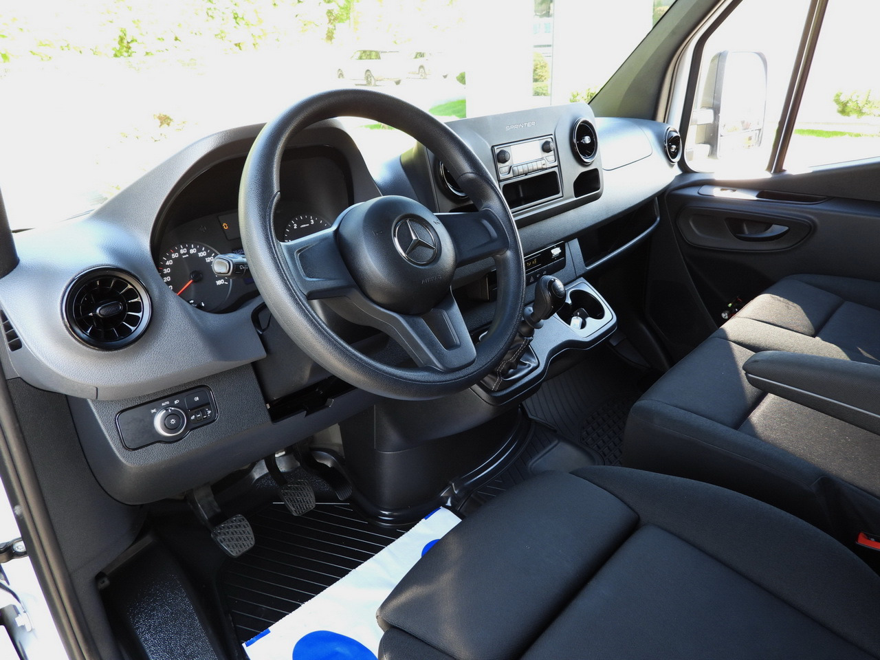 MERCEDES SPRINTER 315 BOX LIFT 8 PALLETS AIR CONDITIONING 150HP - Koffer Transporter: das Bild 2 MERCEDES SPRINTER 315 BOX LIFT 8 PALLETS AIR CONDITIONING 150HP - Koffer Transporter: das Bild 2