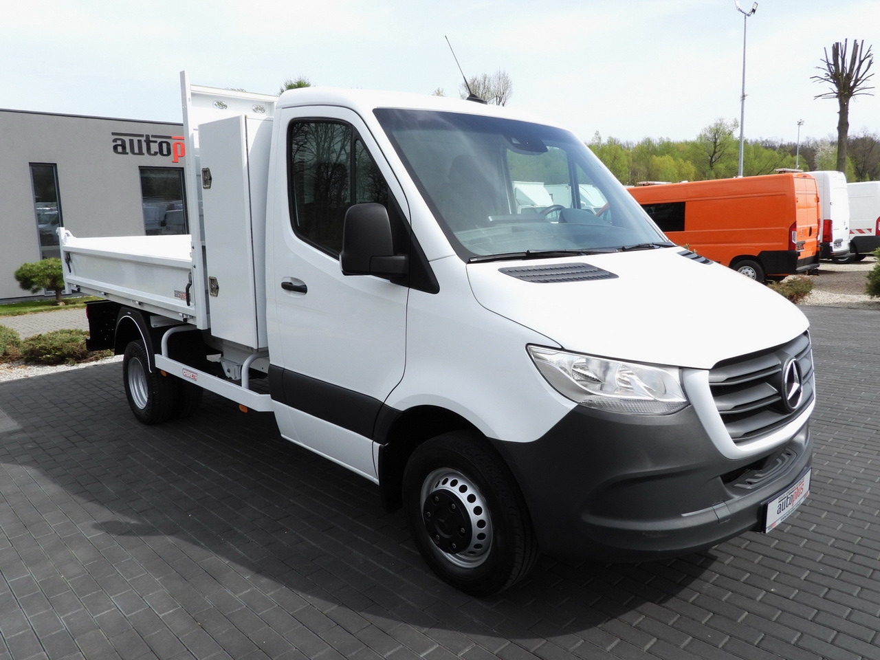 MERCEDES SPRINTER 516 TIPPER CRUISE CONTROL TWIN WHEELS AIR CONDITIONING 160HP - Kipper Transporter: das Bild 4 MERCEDES SPRINTER 516 TIPPER CRUISE CONTROL TWIN WHEELS AIR CONDITIONING 160HP - Kipper Transporter: das Bild 4