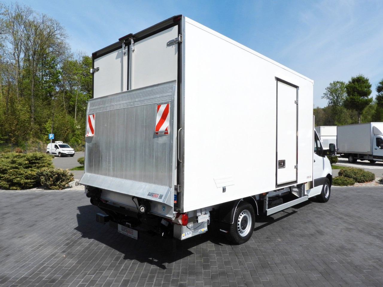 Mercedes-Benz SPRINTER 316 KÜHLKOFFER 0*C AUFZUG 8 PALETTEN - Kühltransporter: das Bild 3 Mercedes-Benz SPRINTER 316 KÜHLKOFFER 0*C AUFZUG 8 PALETTEN - Kühltransporter: das Bild 3