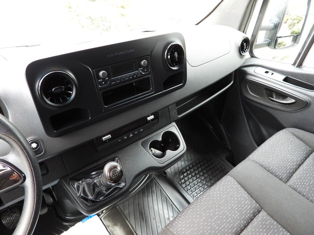 Planen Transporter, Transporter mit Doppelkabine Mercedes-Benz SPRINTER 316 PRITSCHE PLANE AUFZUG 8 PALETTEN: das Bild 23