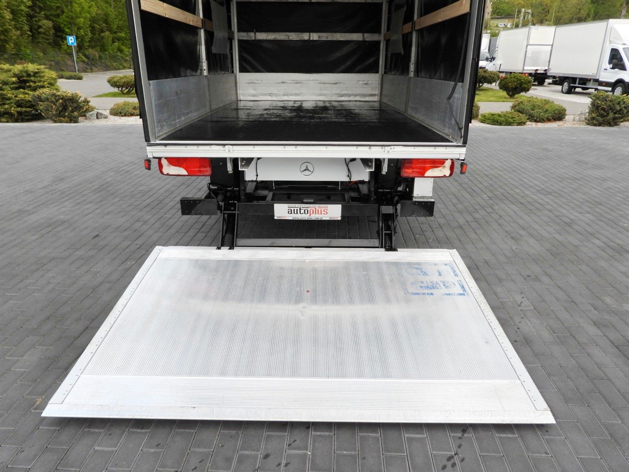 Planen Transporter, Transporter mit Doppelkabine Mercedes-Benz SPRINTER 316 PRITSCHE PLANE AUFZUG 8 PALETTEN: das Bild 17