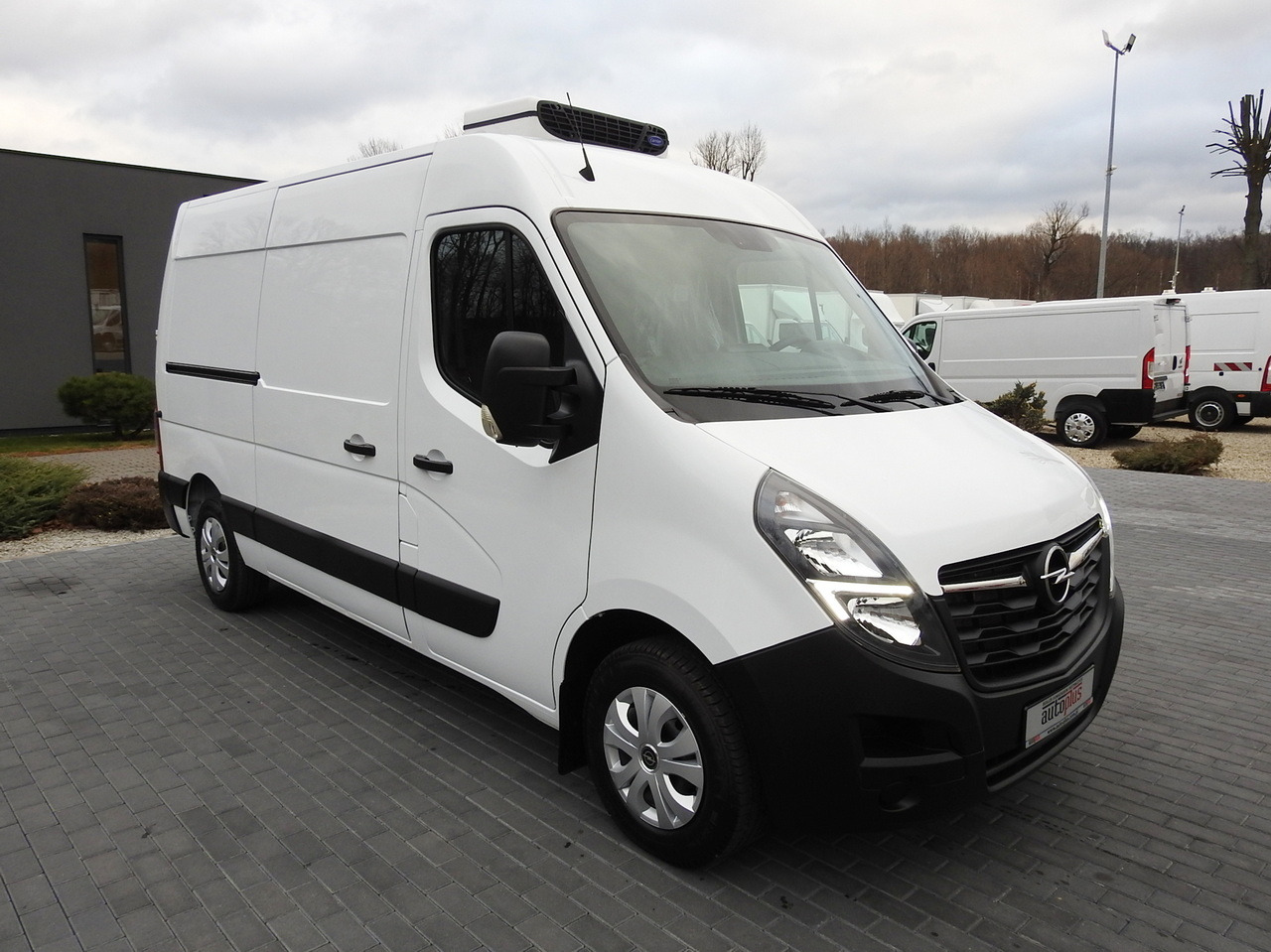 OPEL MOVANO REFRIGERATOR VAN 0*C CRUISE CONTROL NAVIGATION AIR CONDITIONING LED LIGHTS 150HP - Kühltransporter: das Bild 4 OPEL MOVANO REFRIGERATOR VAN 0*C CRUISE CONTROL NAVIGATION AIR CONDITIONING LED LIGHTS 150HP - Kühltransporter: das Bild 4