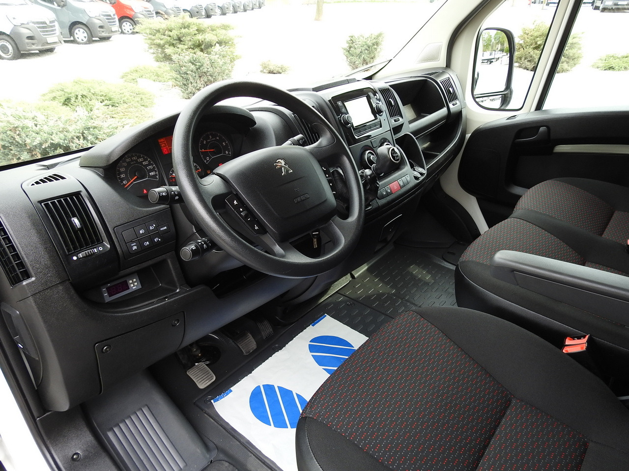 PEUGEOT BOXER REFRIGERATOR VAN 0*C CRUISE CONTROL NAVIGATION AIR CONDITIONING 135HP - Kühltransporter: das Bild 2 PEUGEOT BOXER REFRIGERATOR VAN 0*C CRUISE CONTROL NAVIGATION AIR CONDITIONING 135HP - Kühltransporter: das Bild 2