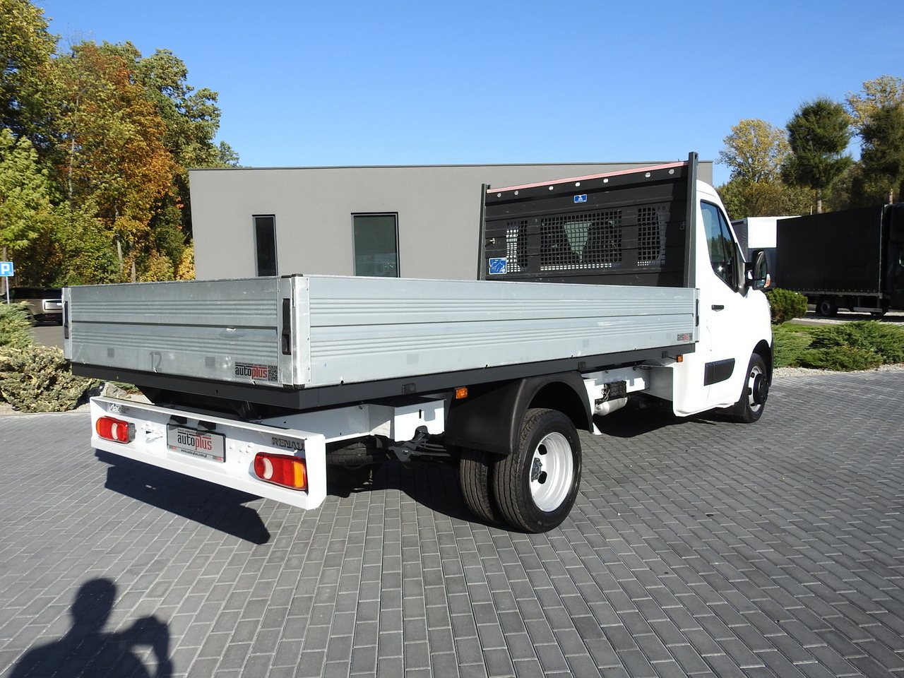 RENAULT MASTER STAKE BODY CRUISE CONTROL AIR CONDITIONING LED LIGHTS TWIN WHEELS 130HP - Pritsche Transporter: das Bild 3 RENAULT MASTER STAKE BODY CRUISE CONTROL AIR CONDITIONING LED LIGHTS TWIN WHEELS 130HP - Pritsche Transporter: das Bild 3