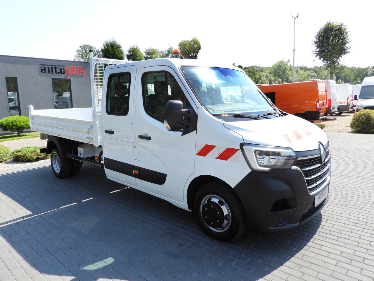 RENAULT MASTER TIPPER DOUBLE CABIN DOKA 6 SEATS CRUISE CONTROL LED LIGHTS TWIN WHEELS AIR CONDITIONING 130HP - Kipper Transporter: das Bild 4 RENAULT MASTER TIPPER DOUBLE CABIN DOKA 6 SEATS CRUISE CONTROL LED LIGHTS TWIN WHEELS AIR CONDITIONING 130HP - Kipper Transporter: das Bild 4
