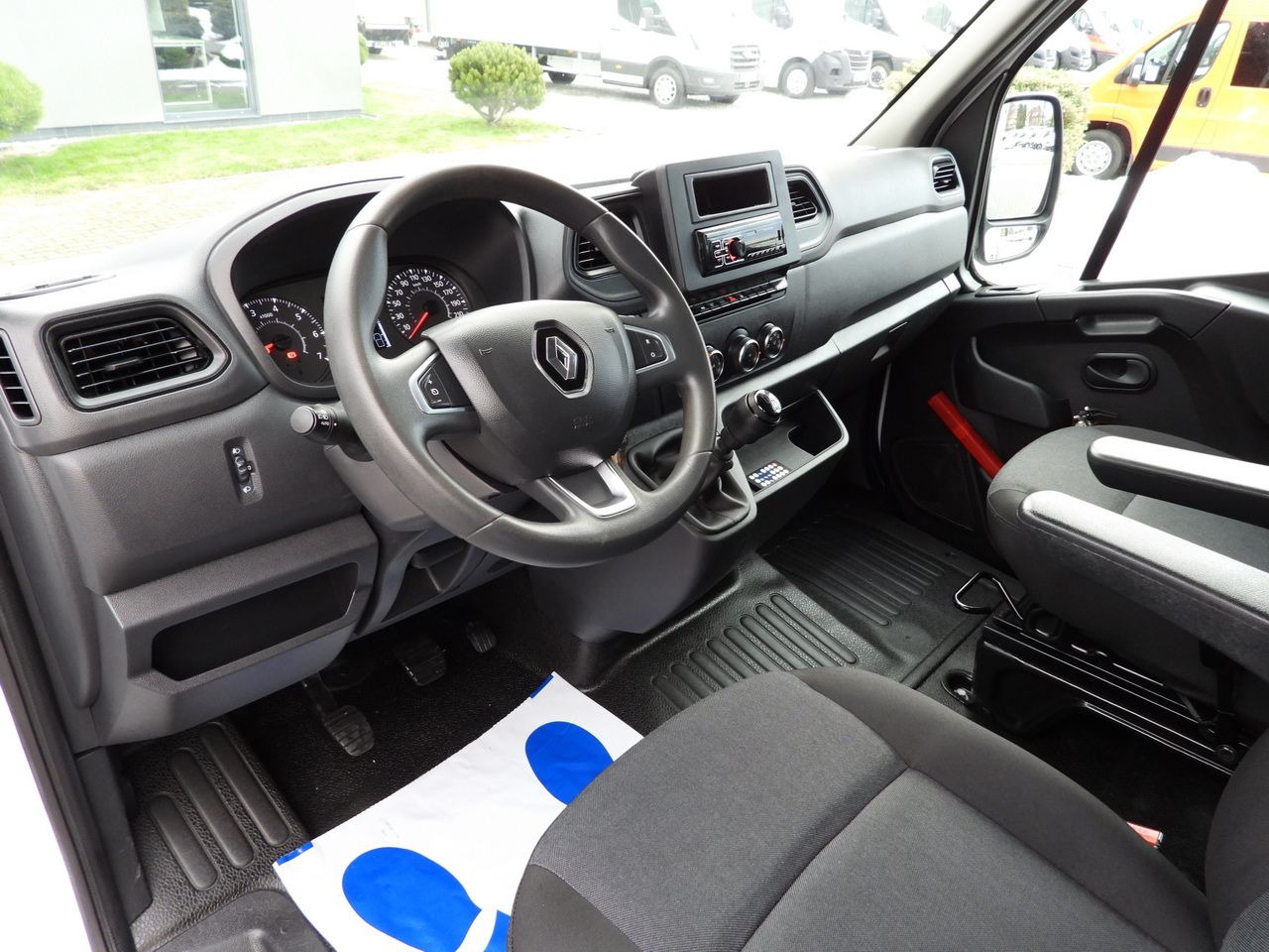 RENAULT MASTER TIPPER DOUBLE CABIN DOKA 6 SEATS CRUISE CONTROL LED LIGHTS TWIN WHEELS AIR CONDITIONING 145HP - Kipper Transporter: das Bild 2 RENAULT MASTER TIPPER DOUBLE CABIN DOKA 6 SEATS CRUISE CONTROL LED LIGHTS TWIN WHEELS AIR CONDITIONING 145HP - Kipper Transporter: das Bild 2