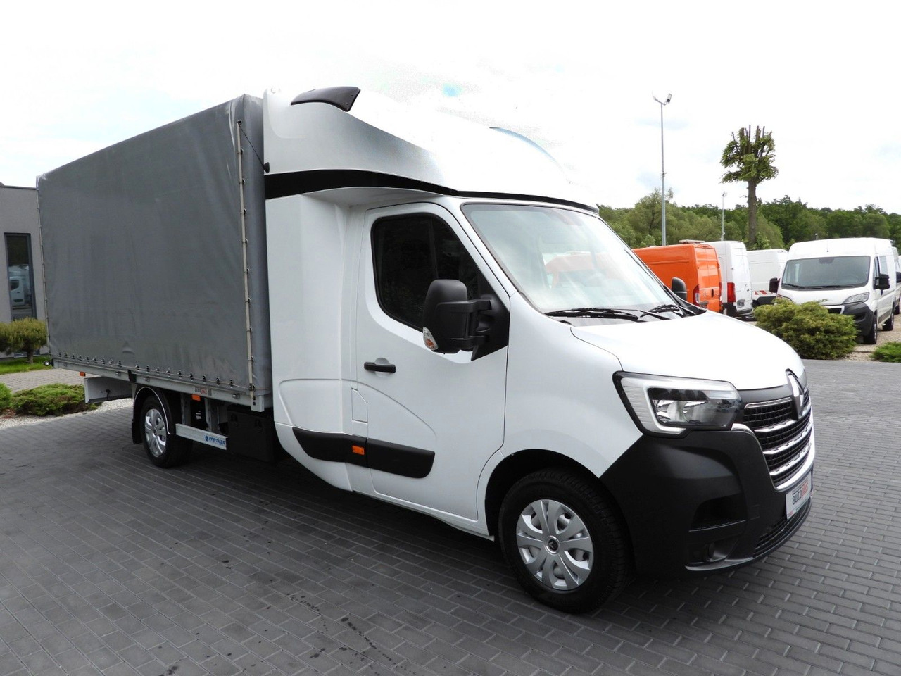 Renault MASTER PRITSCHE PLANE 8 PALETTEN WEBASTO A/C - Planen Transporter, Transporter mit Doppelkabine: das Bild 4 Renault MASTER PRITSCHE PLANE 8 PALETTEN WEBASTO A/C - Planen Transporter, Transporter mit Doppelkabine: das Bild 4
