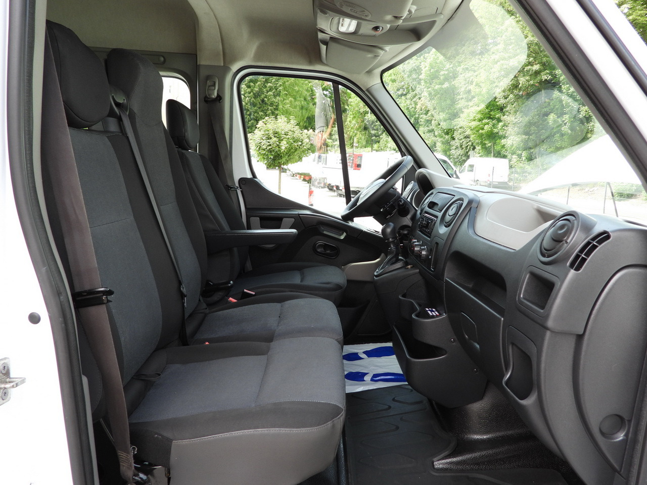 Transporter RENAULT MASTER CRUISE CONTROL AIR CONDITIONING  110HP: das Bild 33