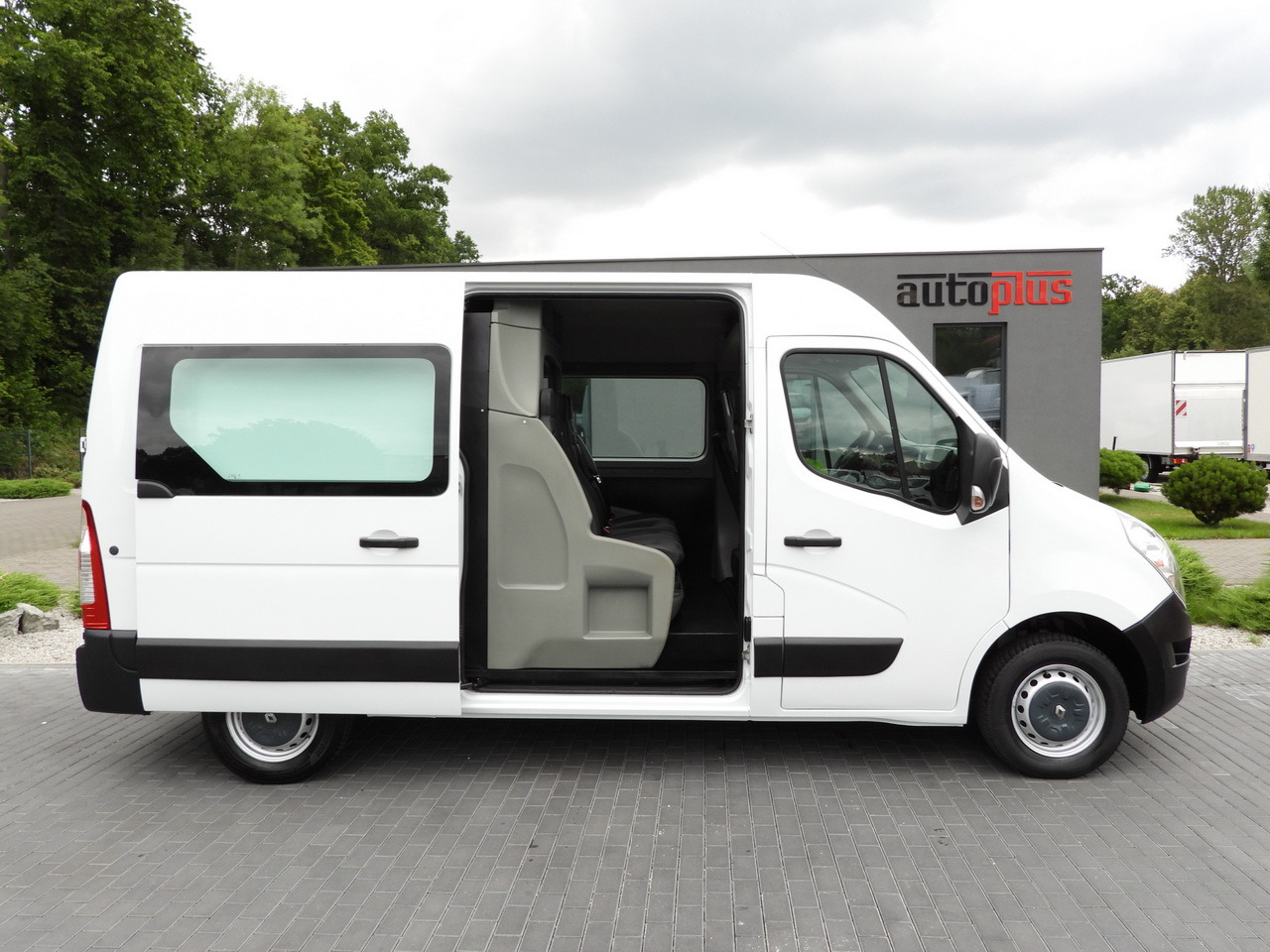 Transporter RENAULT MASTER CRUISE CONTROL AIR CONDITIONING  110HP: das Bild 8
