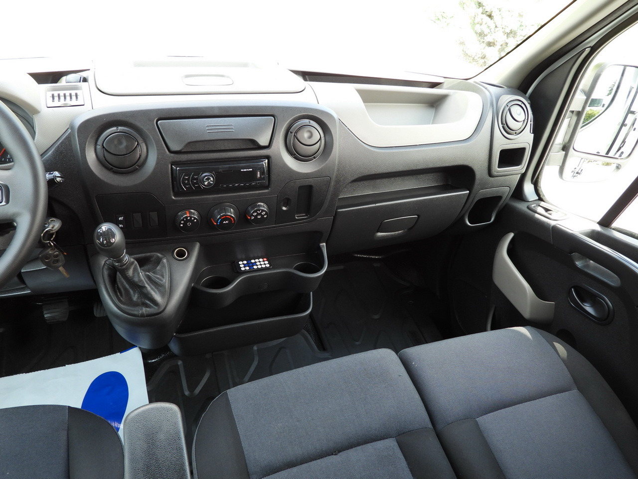 Transporter RENAULT MASTER CRUISE CONTROL AIR CONDITIONING  110HP: das Bild 23