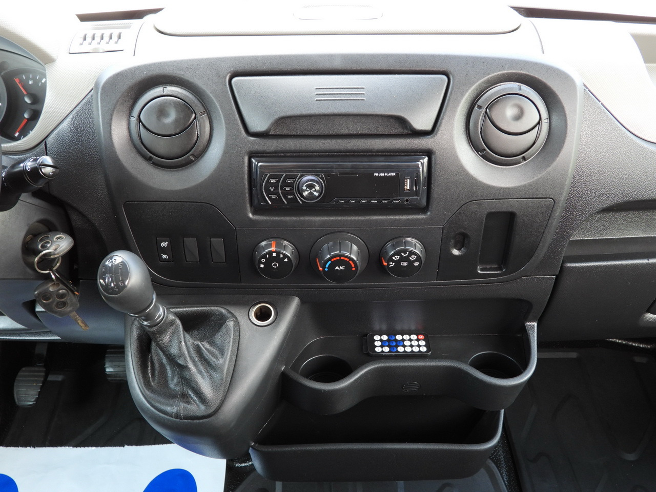 Transporter RENAULT MASTER CRUISE CONTROL AIR CONDITIONING  110HP: das Bild 26