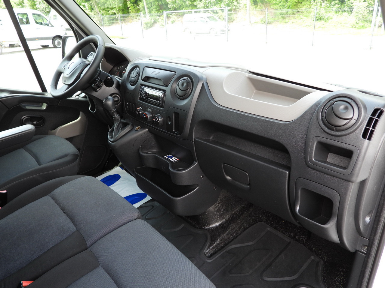 Transporter RENAULT MASTER CRUISE CONTROL AIR CONDITIONING  110HP: das Bild 34