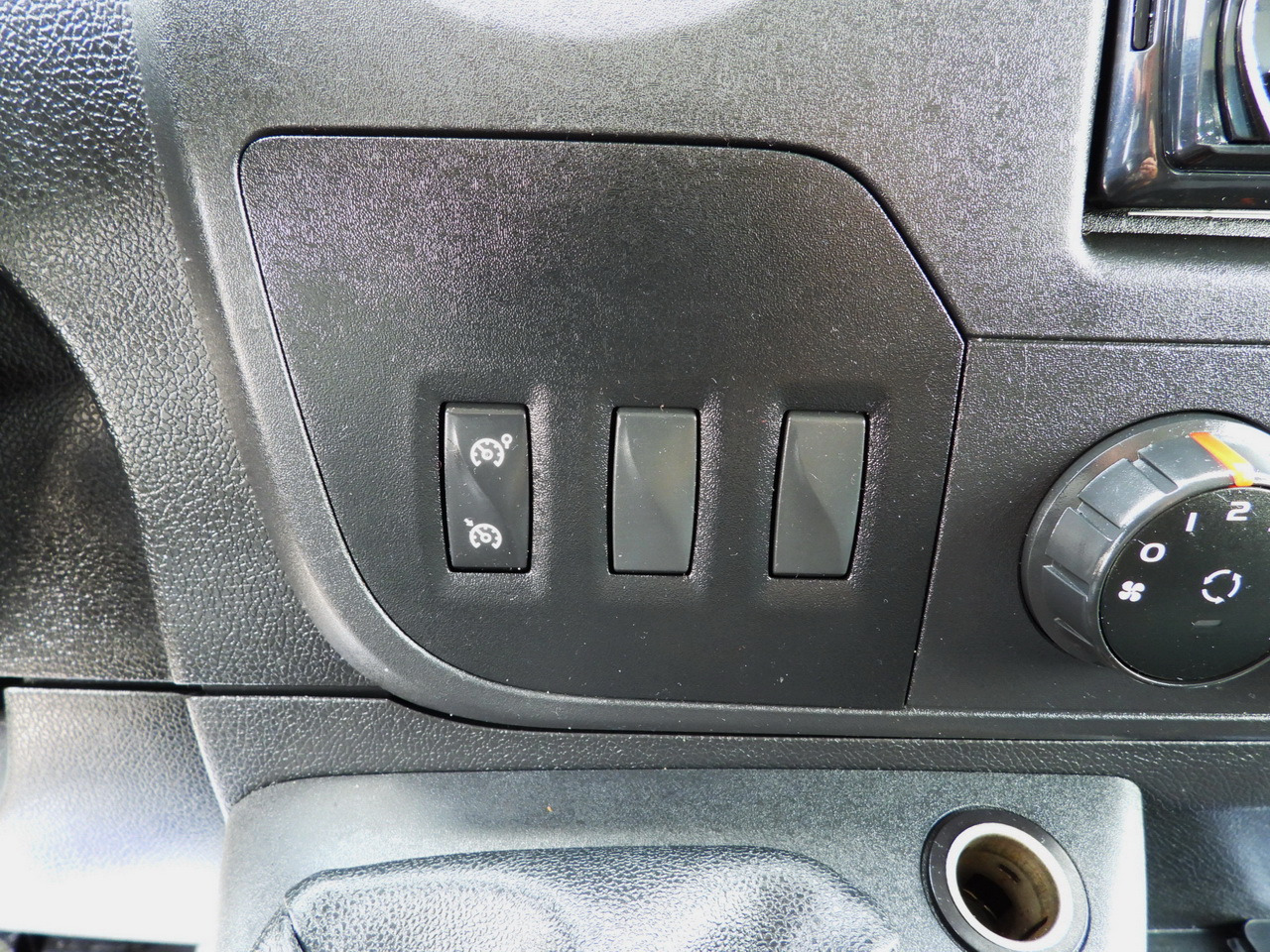 Transporter RENAULT MASTER CRUISE CONTROL AIR CONDITIONING  110HP: das Bild 29