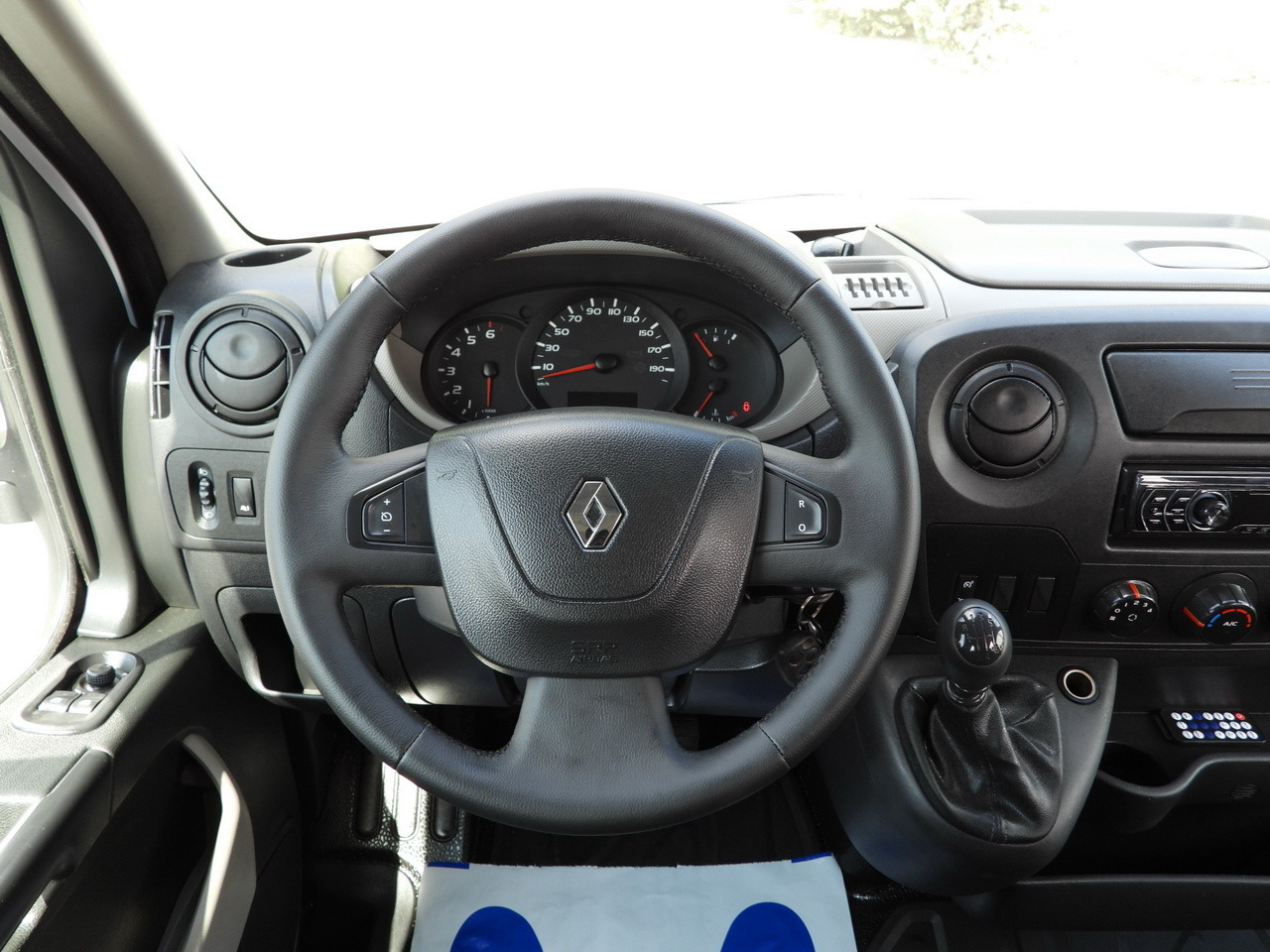 Transporter RENAULT MASTER CRUISE CONTROL AIR CONDITIONING  110HP: das Bild 25