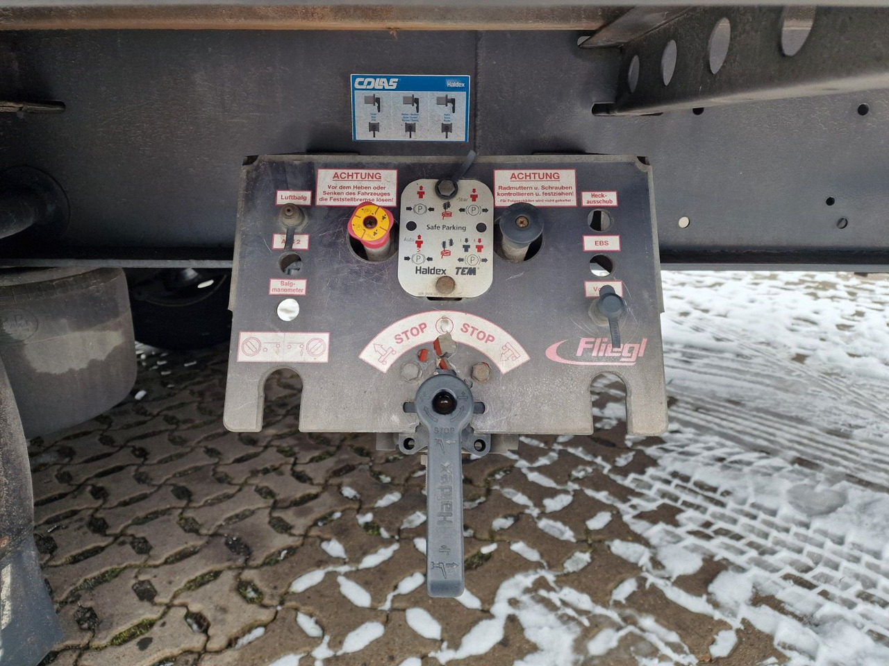 Planenauflieger Fliegl SZS320 / Hubdach / EDSCHA / Mega: das Bild 20 Planenauflieger Fliegl SZS320 / Hubdach / EDSCHA / Mega: das Bild 20