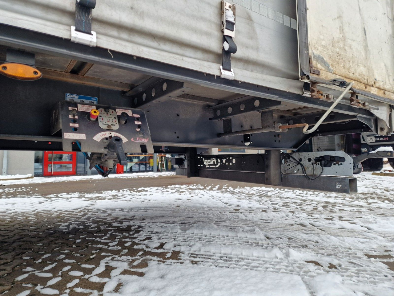 Planenauflieger Fliegl SZS320 / Hubdach / EDSCHA / Mega: das Bild 21 Planenauflieger Fliegl SZS320 / Hubdach / EDSCHA / Mega: das Bild 21