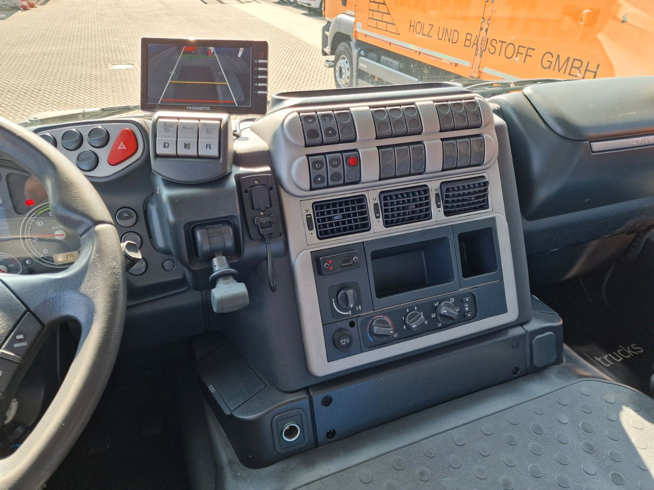 Koffer LKW Iveco Stralis 360 / Ladebordwand: das Bild 24