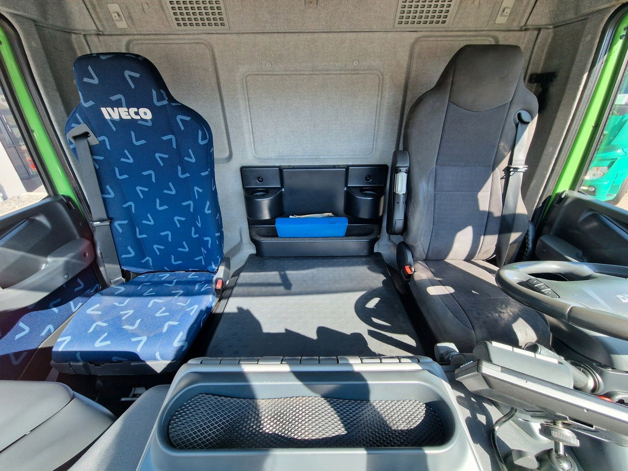 Koffer LKW Iveco Stralis 360 / Ladebordwand: das Bild 21