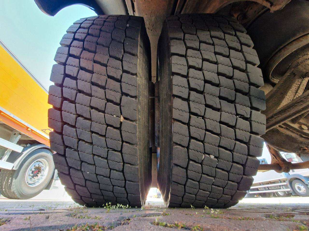 Koffer LKW Iveco Stralis 360 / Ladebordwand: das Bild 30