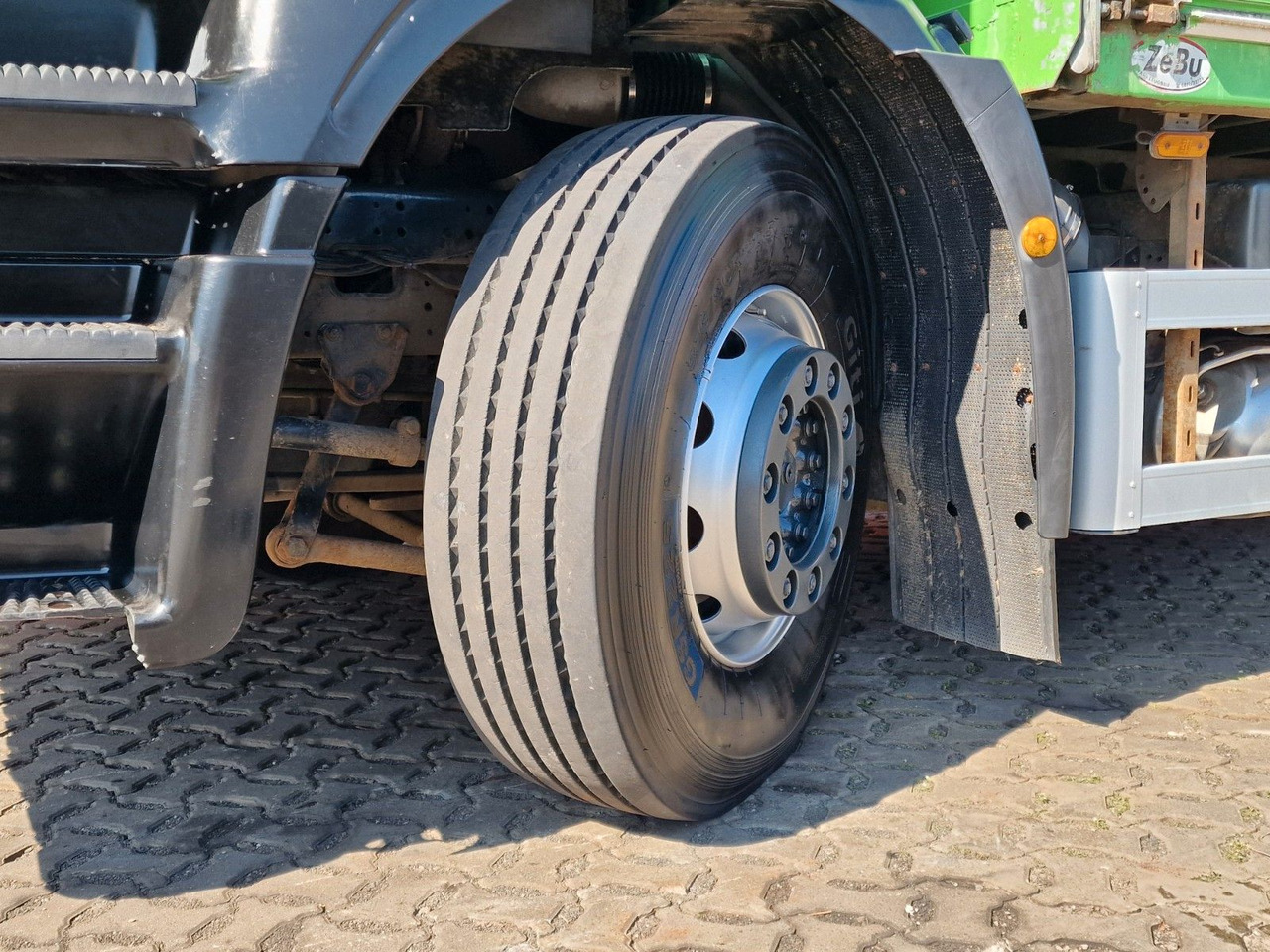 Koffer LKW Iveco Stralis 360 / Ladebordwand: das Bild 27