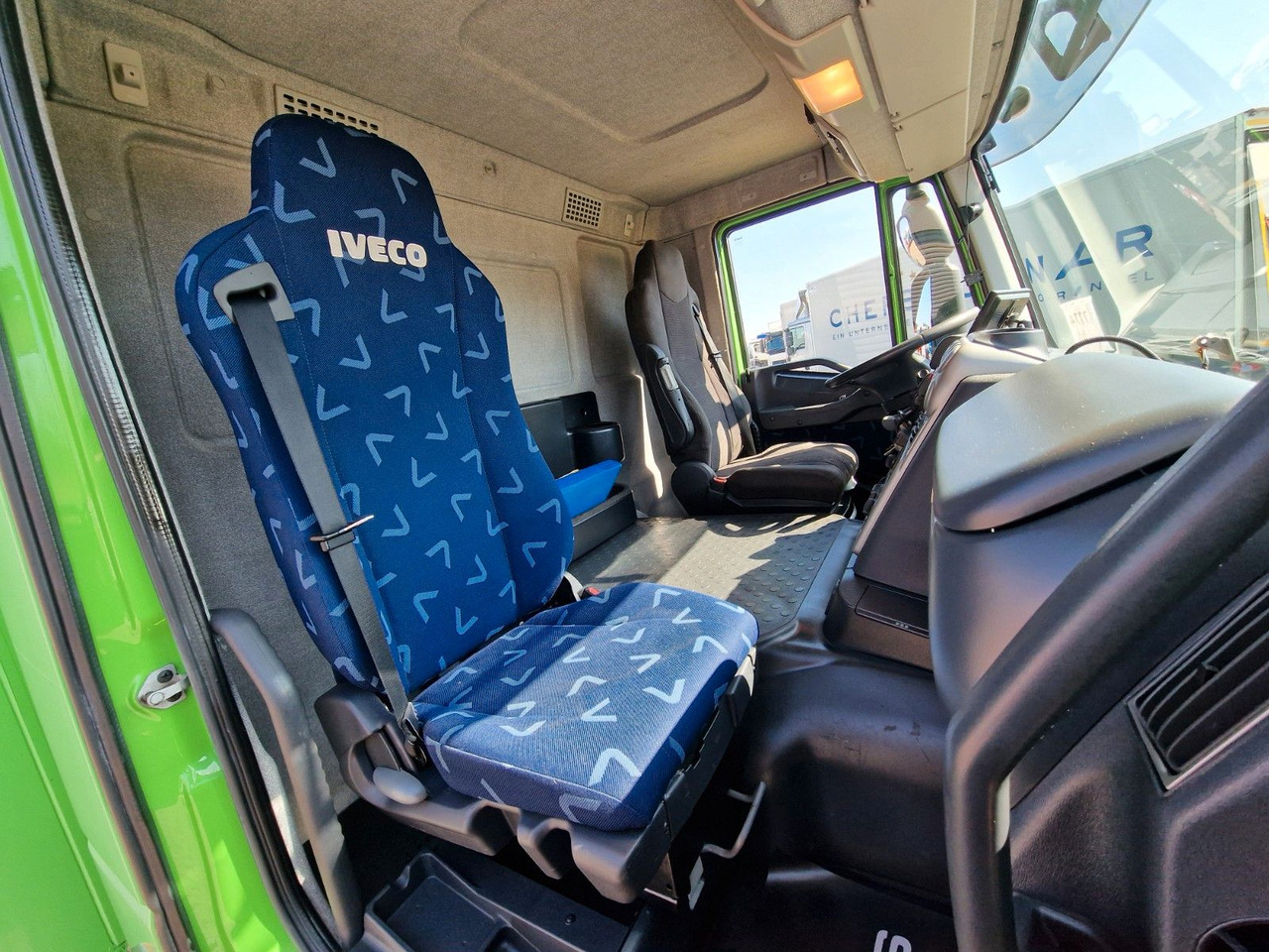Koffer LKW Iveco Stralis 360 / Ladebordwand: das Bild 20