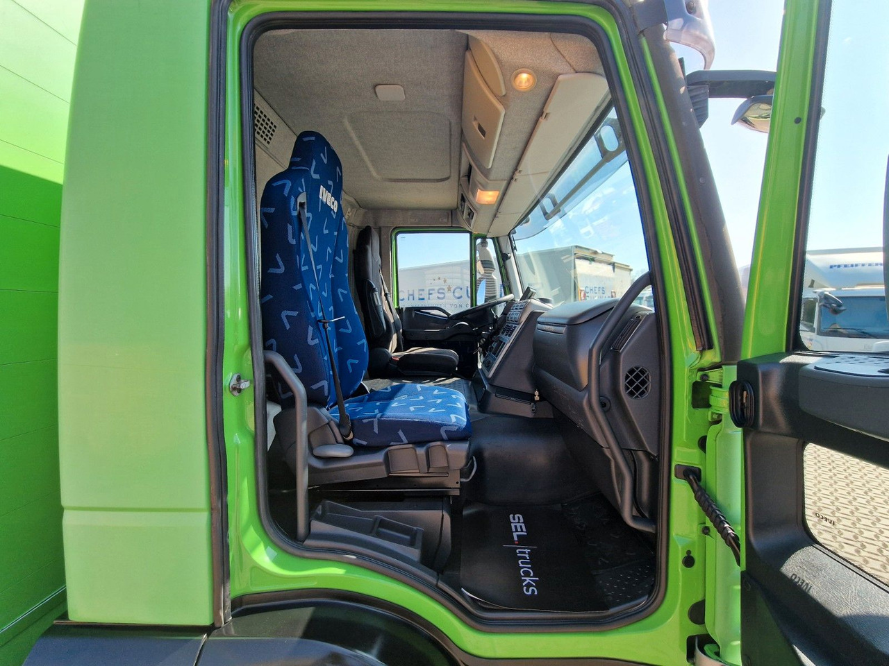 Koffer LKW Iveco Stralis 360 / Ladebordwand: das Bild 19