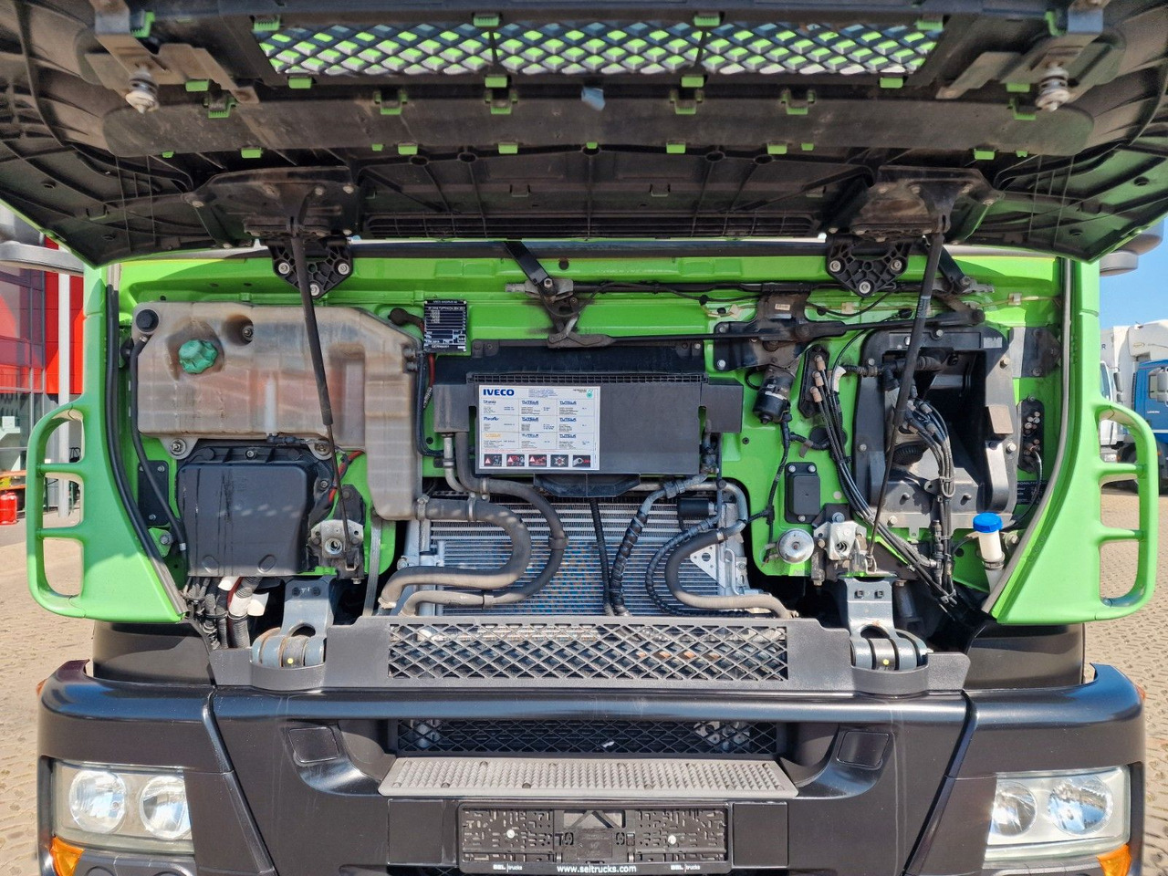 Koffer LKW Iveco Stralis 360 / Ladebordwand: das Bild 16