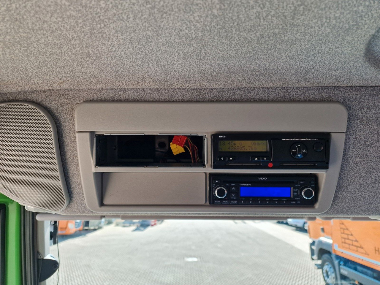 Koffer LKW Iveco Stralis 360 / Ladebordwand: das Bild 25