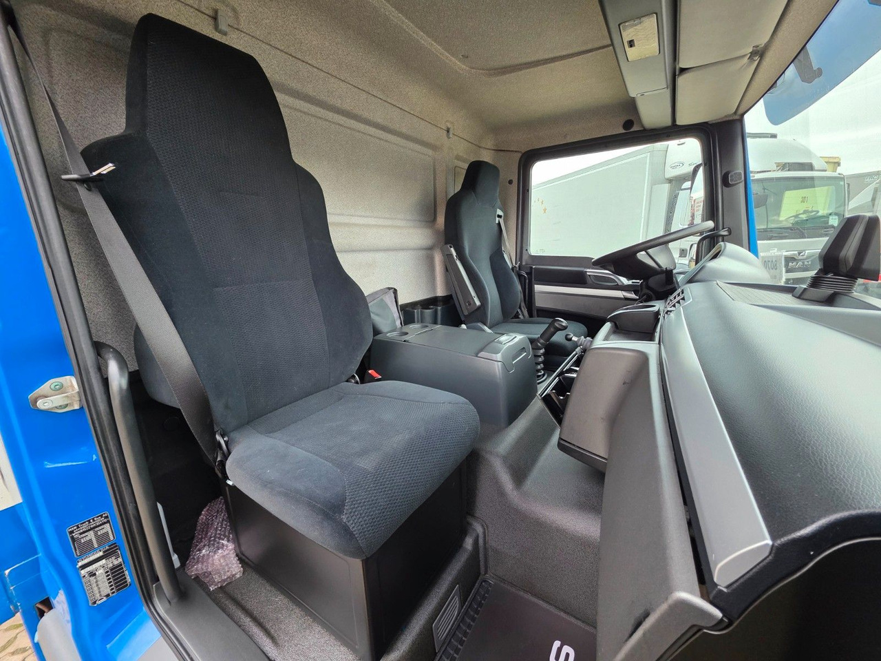 Koffer LKW MAN TGL 12.220 4x2 BL / Ladebordwand: das Bild 31 Koffer LKW MAN TGL 12.220 4x2 BL / Ladebordwand: das Bild 31