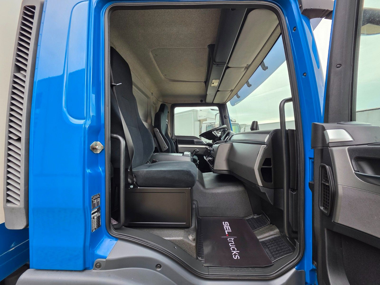 Koffer LKW MAN TGL 12.220 4x2 BL / Ladebordwand: das Bild 30 Koffer LKW MAN TGL 12.220 4x2 BL / Ladebordwand: das Bild 30