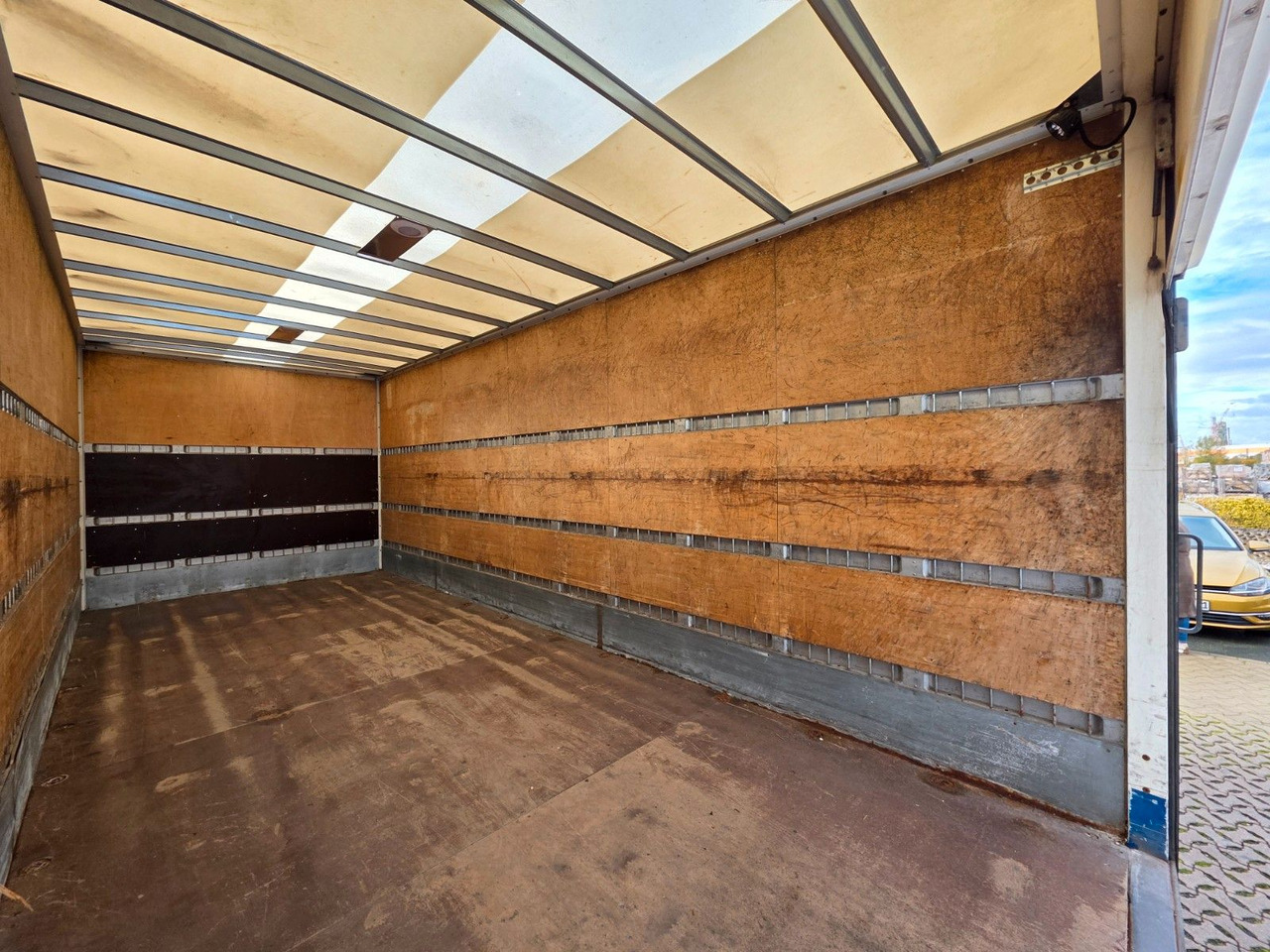 Koffer LKW MAN TGL 12.220 4x2 BL / Ladebordwand: das Bild 14 Koffer LKW MAN TGL 12.220 4x2 BL / Ladebordwand: das Bild 14