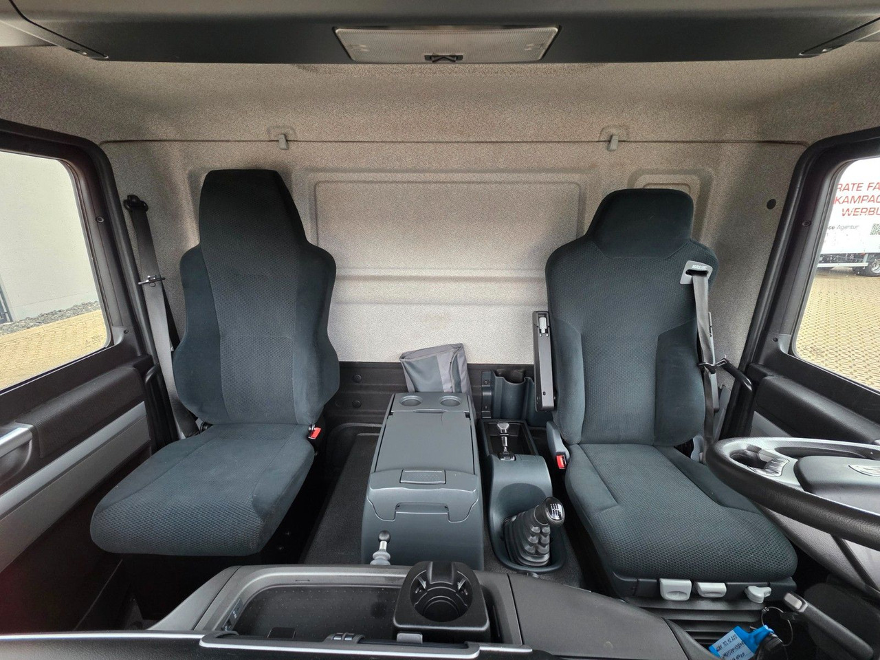 Koffer LKW MAN TGL 12.220 4x2 BL / Ladebordwand: das Bild 32 Koffer LKW MAN TGL 12.220 4x2 BL / Ladebordwand: das Bild 32