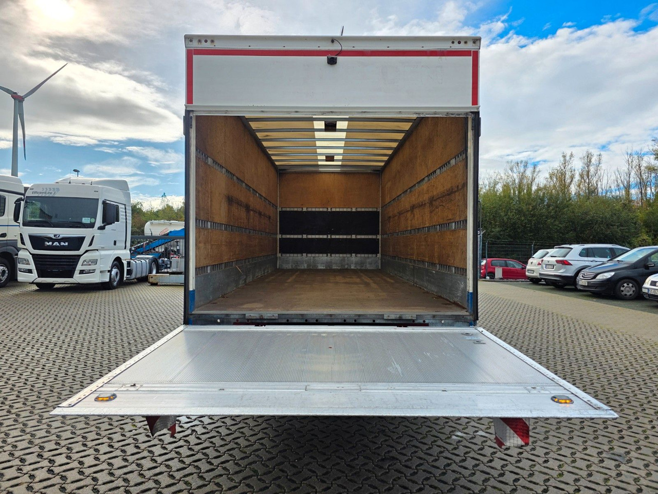 Koffer LKW MAN TGL 12.220 4x2 BL / Ladebordwand: das Bild 9 Koffer LKW MAN TGL 12.220 4x2 BL / Ladebordwand: das Bild 9