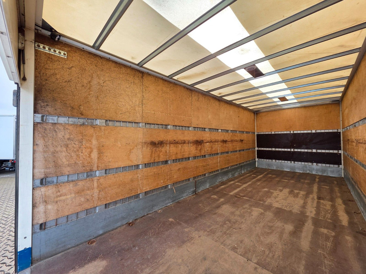 Koffer LKW MAN TGL 12.220 4x2 BL / Ladebordwand: das Bild 13 Koffer LKW MAN TGL 12.220 4x2 BL / Ladebordwand: das Bild 13