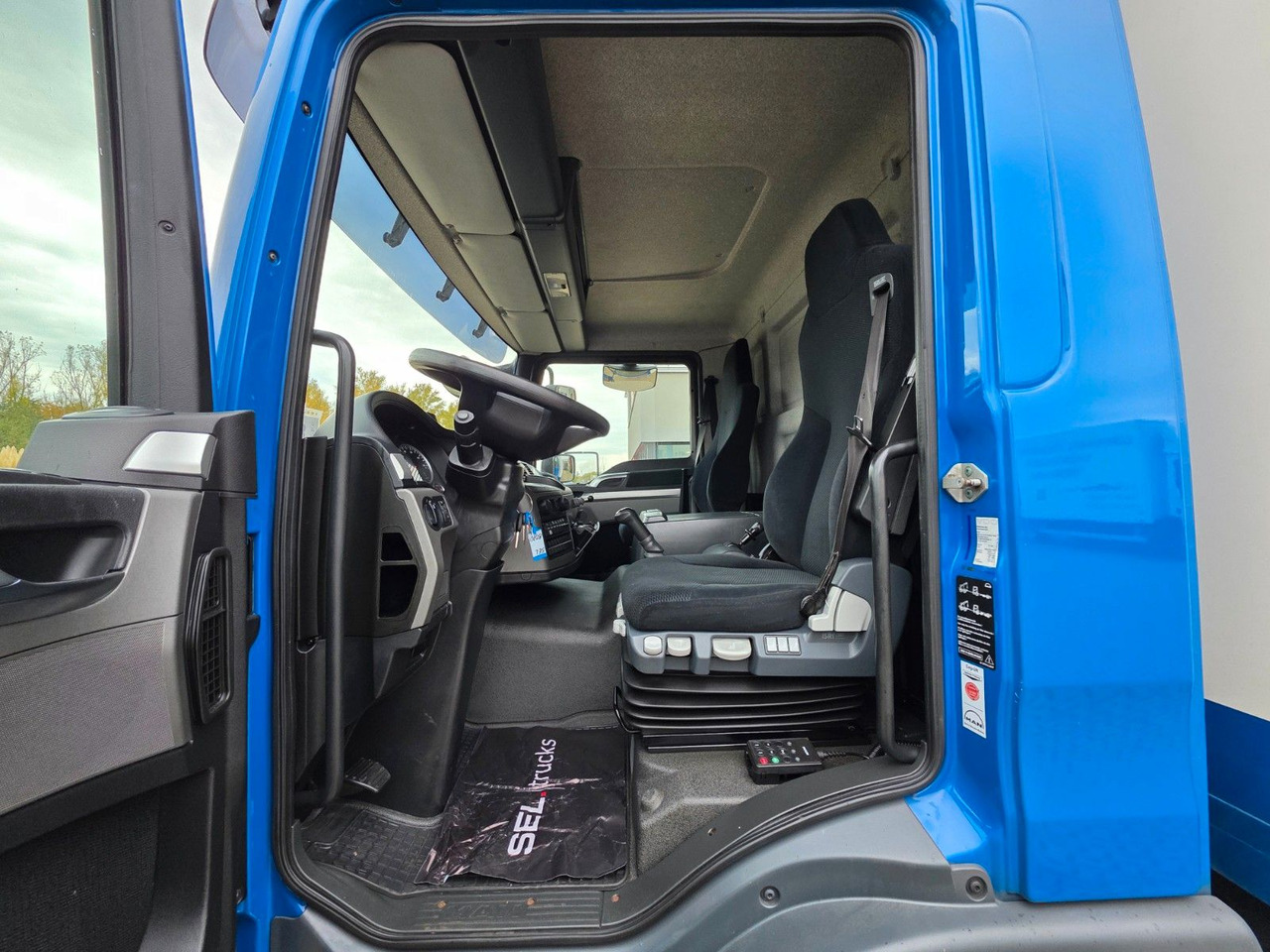 Koffer LKW MAN TGL 12.220 4x2 BL / Ladebordwand: das Bild 28 Koffer LKW MAN TGL 12.220 4x2 BL / Ladebordwand: das Bild 28