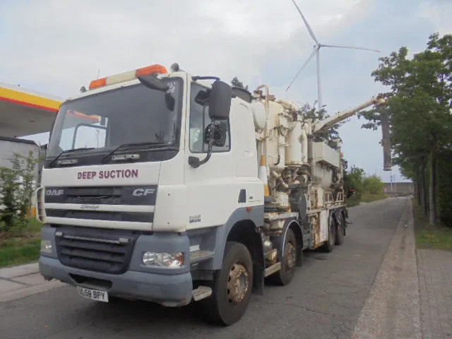 DAF CF 85.410 8X4 BLADGEVEERD - Saug-/ Spülfahrzeug: das Bild 1 DAF CF 85.410 8X4 BLADGEVEERD - Saug-/ Spülfahrzeug: das Bild 1