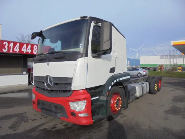 Mercedes-Benz Actros 2340 6X2 EUR 6 - Fahrgestell LKW: das Bild 1 Mercedes-Benz Actros 2340 6X2 EUR 6 - Fahrgestell LKW: das Bild 1